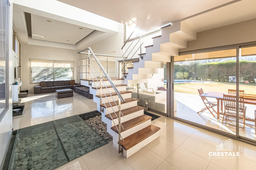 Venta Casa 5 Dormitorios Kentucky Club De Campo Barrio Privado