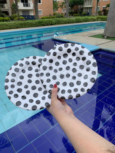 Imagen 2 de 2 de Platos Con Diseño De Polkadots