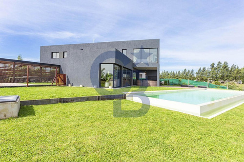 Imagen 9 de 30 de Casa Al Río En B° San Benito, Villanueva.