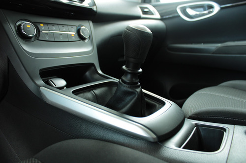 Imagen 9 de 14 de Nissan Sentra Advance 1.8l L4 129hp Mt 2017