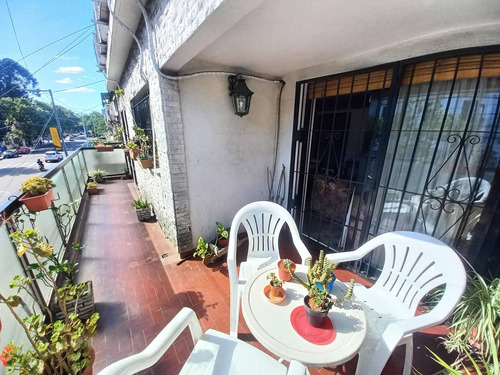 Amplio Ph De 4 Ambientes + Terraza Con Quincho Y Balcón En Flores Sur