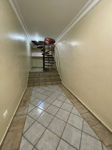 Alquilo Hermosa Mansión De 3 Niveles En Zona Exclusiva De Los Ríos Solo Para Vivienda (no Negocio) Codigo: Pd06