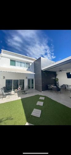 Residencia En Excelente Ubicacion