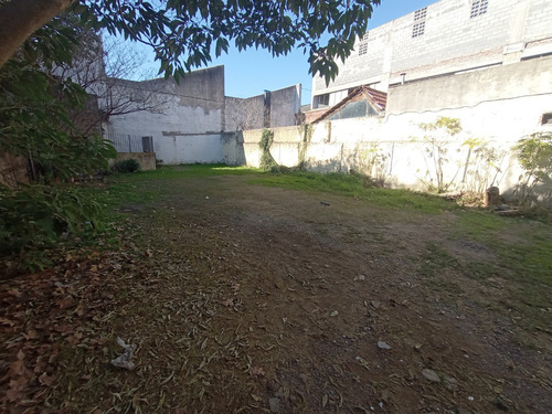 Departamento En Venta Con Patio Y Cochera En La Plata