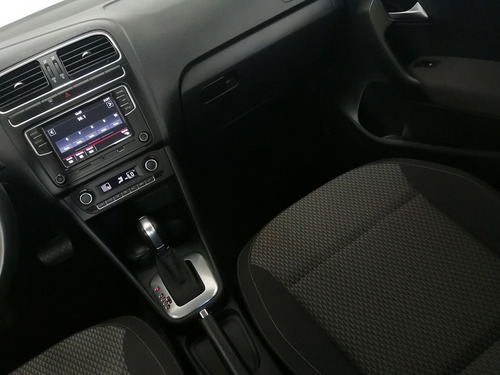 Imagen 9 de 15 de Volkswagen Vento Confortline Plus