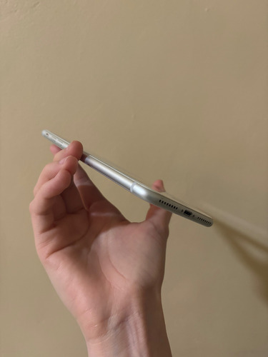 iPhone 8 Plus + Cargador (Usado)