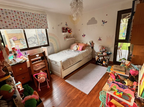 Vendo Linda Casa Con 5 Dormitorios, En Providencia-ñuñoa