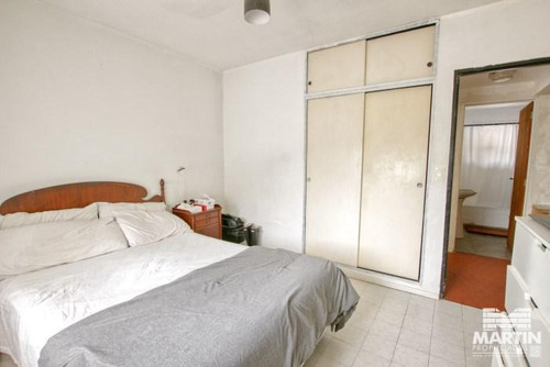 Chalet Tipo Duplex De Tres Ambientes Con Jardin Y Cochera.