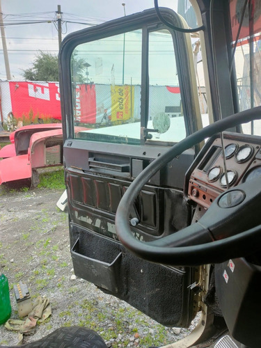 Imagen 6 de 6 de Freightliner Fld 120 Año 2002 Cabina