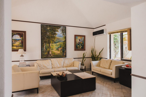 Casa En Venta Merida, Fracc. Montecristo, Estilo Californiano De 1 Planta, Entrega Inmediata.