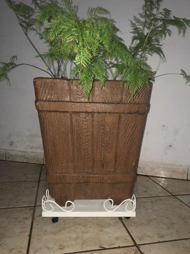 Suporte De Aço Com Rodinhas Para Vasos Pesados