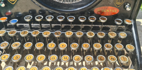 Máquina De Escribir Olivetti Ivrea M40, De Los Años 1930!!! (Usado)