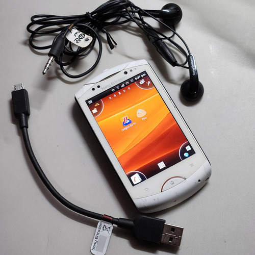 Sony Ericsson Xperia Wt19 Walkman Live Telcel, Accesorios Originales,¡ Leer Descripcion! Celular Retro Clasico Coleccion W600 W580 W380 W300 Ipod Noki Blanco (Usado)