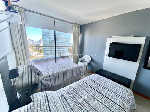 Pent House En Venta De 3 Dormitorios En Edificio Tressesenta, Punta Del Este.