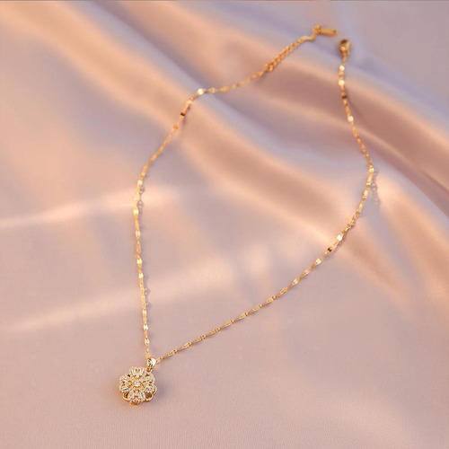 1 Colar Elegante Feminino Com Cristais Giratórios E Trevo