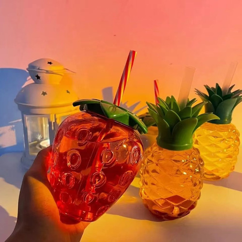 = Vaso De Bebida Fría Con Botella De Piña, Vaso Con Pajita