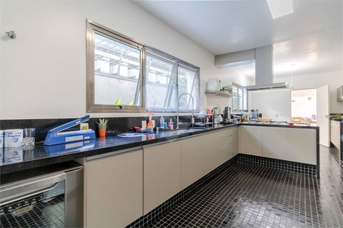 Casa Moderna, Reformada,4 Suítes, Ambientes Amplos E Integrados, Acabamento De Primeiríssima,5 Vagas - 353-im10077