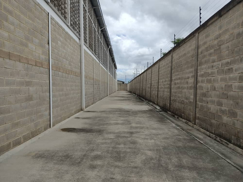 Galpón En Zona Industrial Norte, Valencia. PLG-145