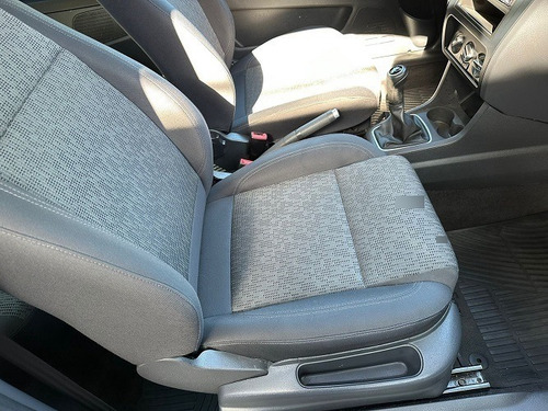 Imagen 20 de 24 de Volkswagen Fox Comfortline 1.6 3 Puertas 2013 U/mano 45.000k