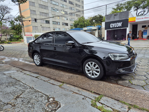 Volkswagen Jetta 2.0 Comfortline Flex 4p Automática