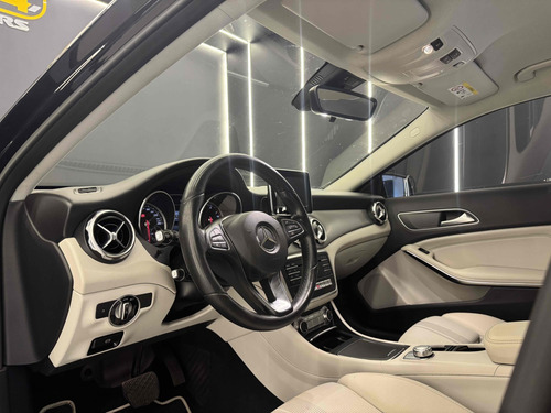 Mercedes-Benz GLA 200 1.6 CGI FLEX ADVANCE 7G-DCT