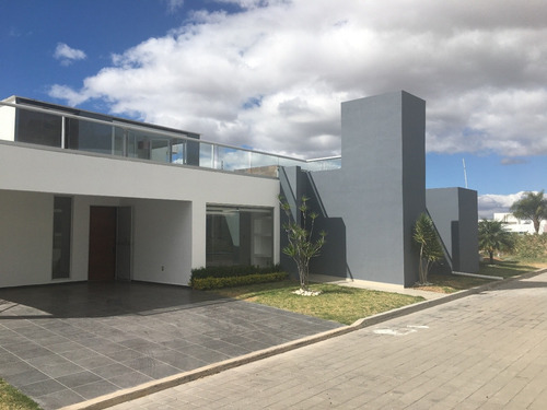 Imagen 1 de 14 de Casa En Venta Villas De Irapuato Una Planta Vigilancia