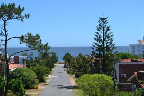 Vende Casa Playa Mansa 3 Dormitorios Vista Al Mar