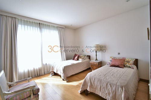 Casa En Venta De 4 Dorm. En Lo Barnechea