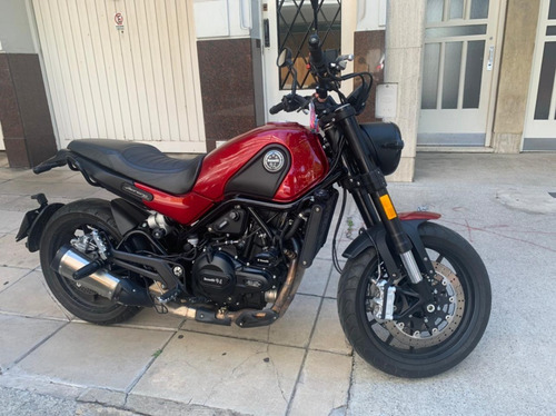 Benelli Leoncino 500 Inmaculada, Titular, Accesorios
