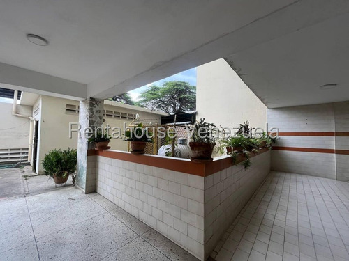 Amplio Y Moderno Apartamento Con Excelente Ubicacion En El Centro De Barquisimeto. Carrera 17 / 25-19502 As-ab