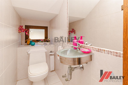 Casa En Arriendo De 5 Dorm. En Concón