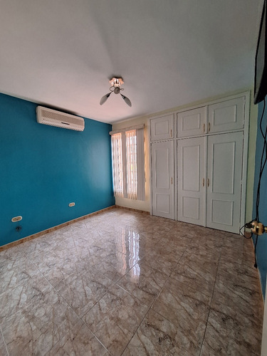 Se Vende Town House Bello Urb. Araguama Country Dt