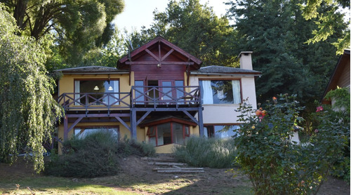 Casa Del Arbol Digna De Ser Visitada!  Vista Al Lago Desde Todos Los Ambientes. Barrio Monasterio Km 4.6 Av. Pioneros.