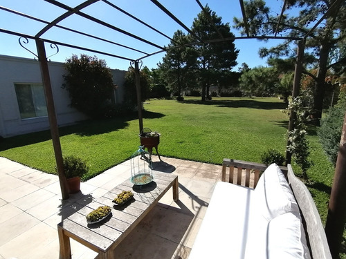 Hermosa Casa 3 Dormitorios Y Servicio Barrio Privado Carmel
