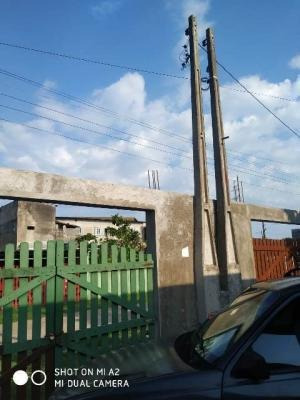 Imagem 1 de 9 de Casa Geminada Semi-acabada No Bairro Gaivota Itanhaém 7976
