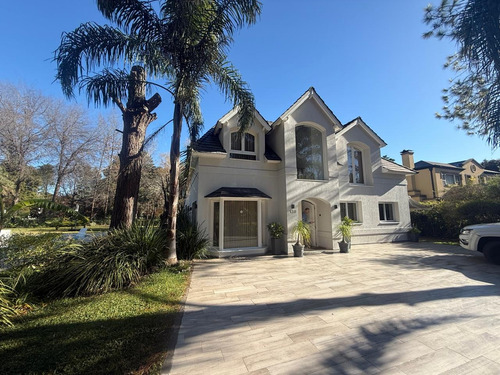 Casa En Venta En Saint Thomas Norte, Canning Con Lote Doble