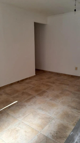 Alquiler Apartamento 2 Dormitorios, Sin Gastos Comunes. La Comercial