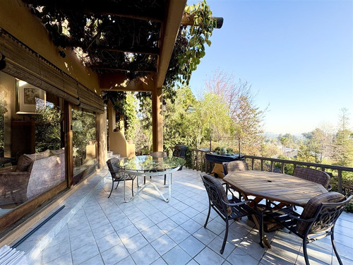 Hermosa Casa En Venta De 5 Dorm. En Las Condes