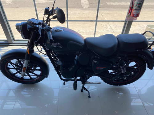 Imagen 12 de 16 de Royal Enfield Classic 350 Dark Stealth Black