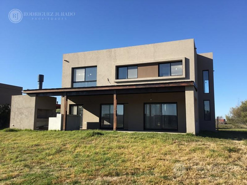 Imagen 1 de 30 de Casa A La Laguna De Excelentes Terminaciones - El Canton