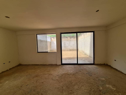 Imagen 3 de 13 de Amplio Townhouse En Obra Gris, Tazajal