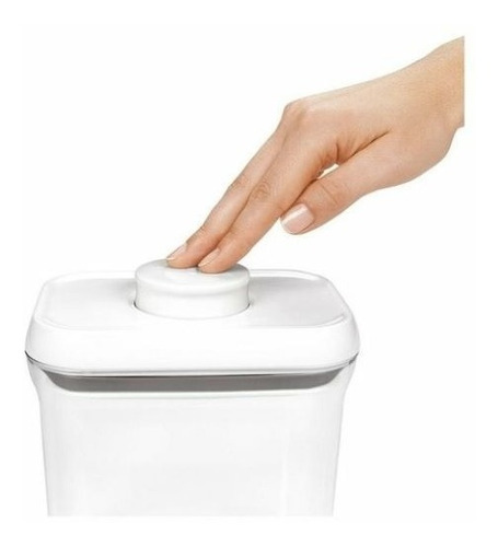 Imagen 2 de 2 de Contenedor Pop Cuadrado Con Tapa Hermética 4,2 Litros Oxo