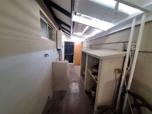 Casa En Venta De 8 Dorm. En Macul