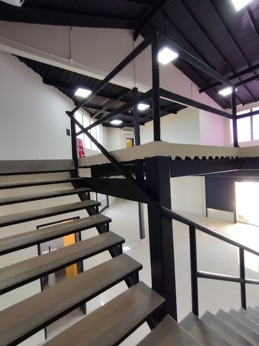 Imagen 10 de 13 de En Venta Exclusivo Local Comercial Ubicado En Terrazas Del Valle, Av. 31 De Julio.