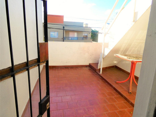 Imagen 16 de 30 de Venta En Block: Galpón + Dos Departamentos + Dos Locales