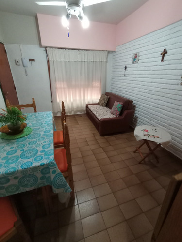 Comodo Departamento Ubicado En Zona Centrica A Solo 3 Cuadras De La Playa.