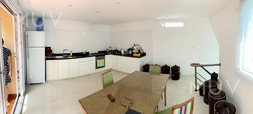 Gral. Rivas 2600 - Villa Del Parque - Hermoso Ph Totalmente Reciclado A Nuevo Y Sin Expensas.