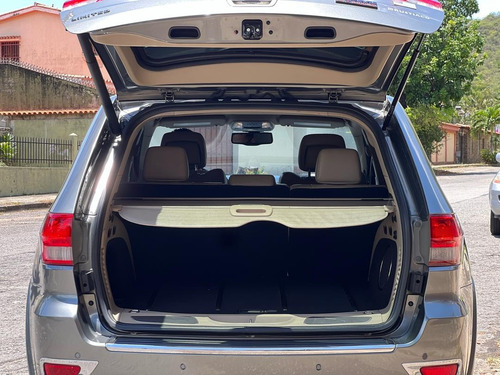 Jeep Grand Cherokee Limited 2012 4x2 Con Trompa Srt
