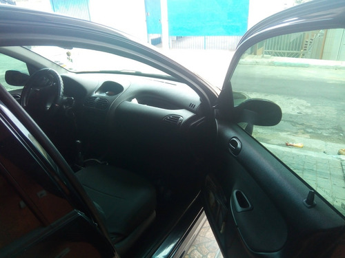 Imagem 2 de 9 de Peugeot 206 2005 1.6 16v Presence Flex 5p
