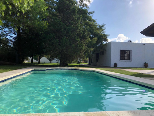 Casa Con Piscina Climatizada Alquilamos Durante Todo El Año